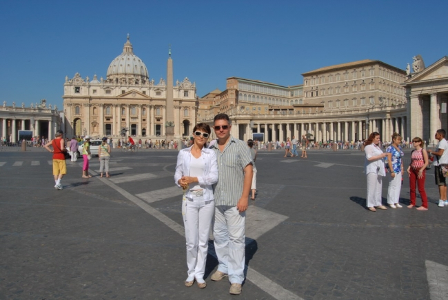 За нами Ватикан Площать Петра у Римского Папы