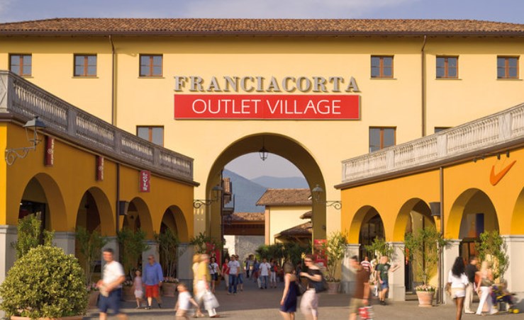 Franciacontra outlet Village